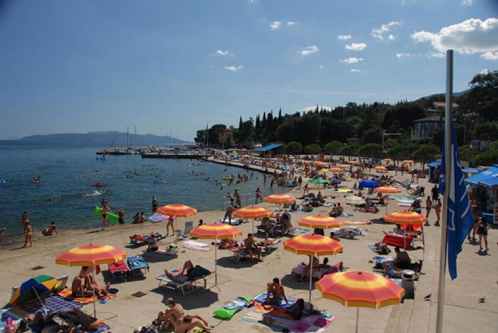 Apartments Zlatko Ičići Esterno foto